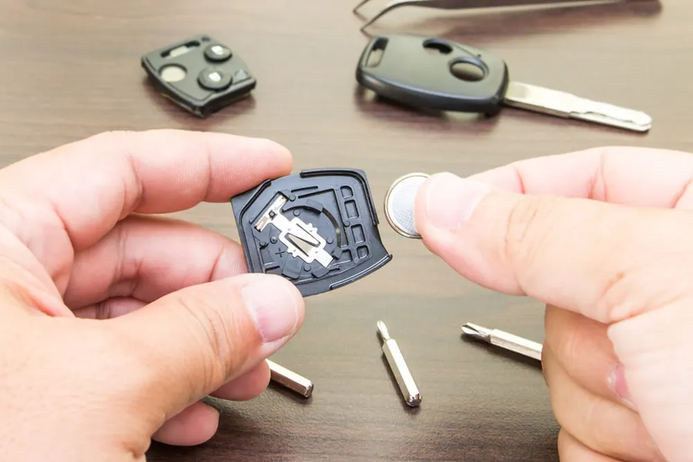 Подмяна на батерия на smart ключ — AutoLuxKey